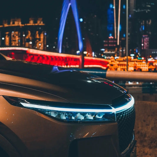 شريط إضاءة LED أمامي ديناميكي بغطاء المحرك (انش 80)